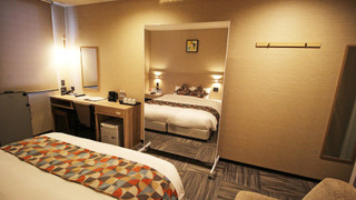 クアッドルーム(喫煙、ユニットバス)