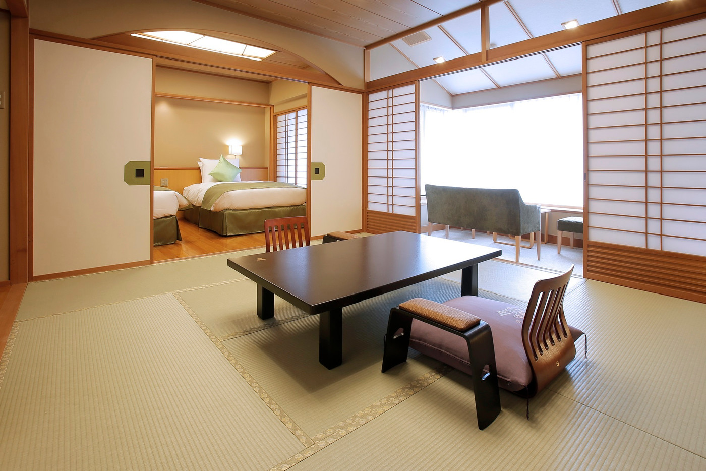 鉄橋を走る鉄道を望みながら入れる、貴重な体験4229848