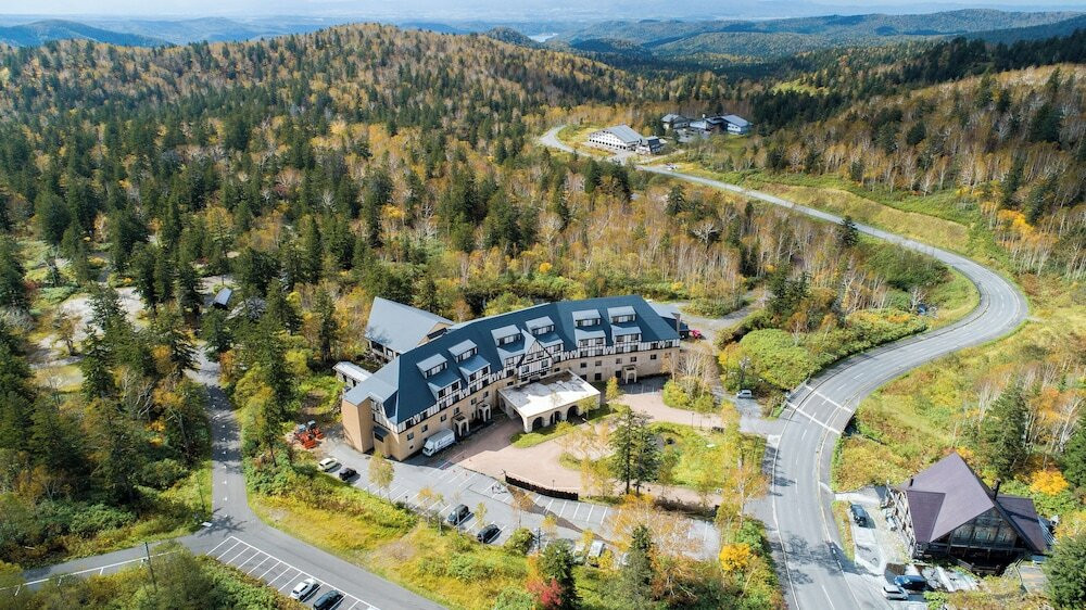 まるでヨーロッパの可愛い山荘。北海道の最高峰を望むホテル4287905