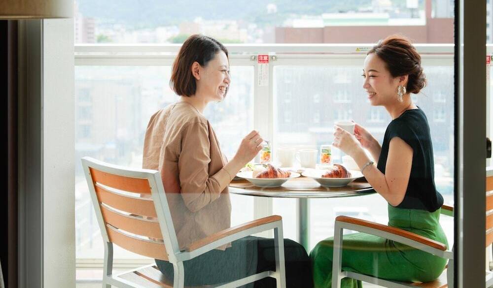 バルコニーでの朝食イメージ / 3