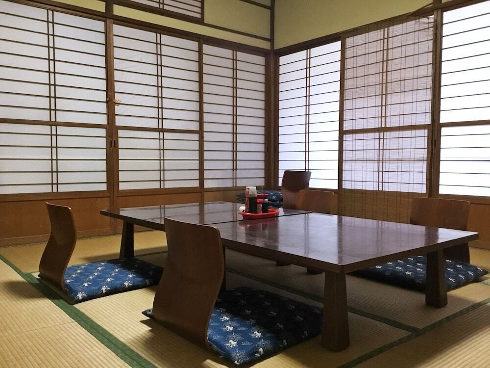 旅館のお食事処