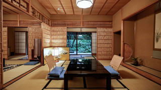 【貴賓室｜S】源泉内湯◆踏込＋庭園付10畳＋8畳＋広縁（74平米以上）