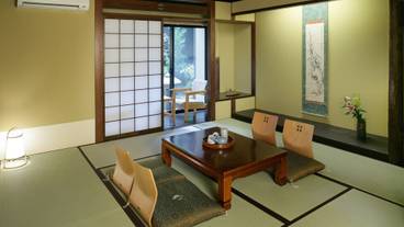 客室内のダイニングエリア / 28