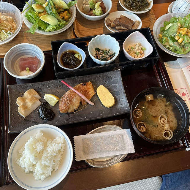 和定食。一部ブッフェもあるので、お腹の空き具合で調整出来ます