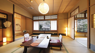 スーペリア 4 人部屋 ベッド (複数台) 共用バスルーム