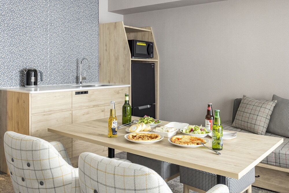 客室内のダイニングエリア