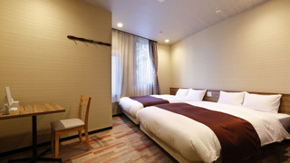 ダブルツインプラスルーム（ダブルベッド2台）