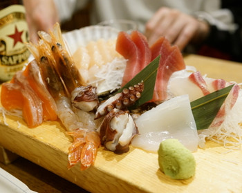 「赤羽 トロ函」 料理 44946856 2015.11 刺身七点トロ函スペシャル（1,402円）