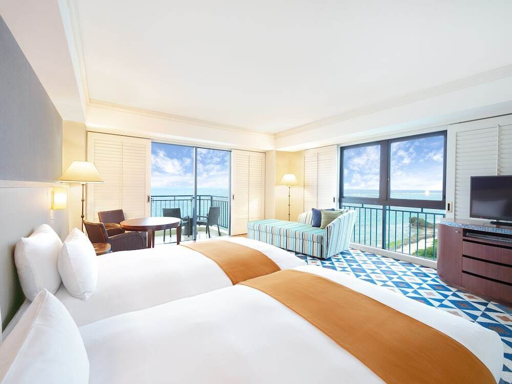 美しいビーチが目の前！西欧風リゾートホテルで沖縄を満喫4037019