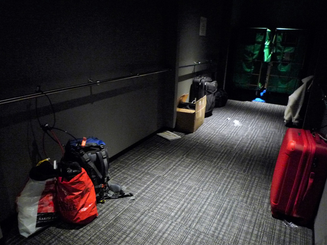 キャビン内の大型荷物置き場