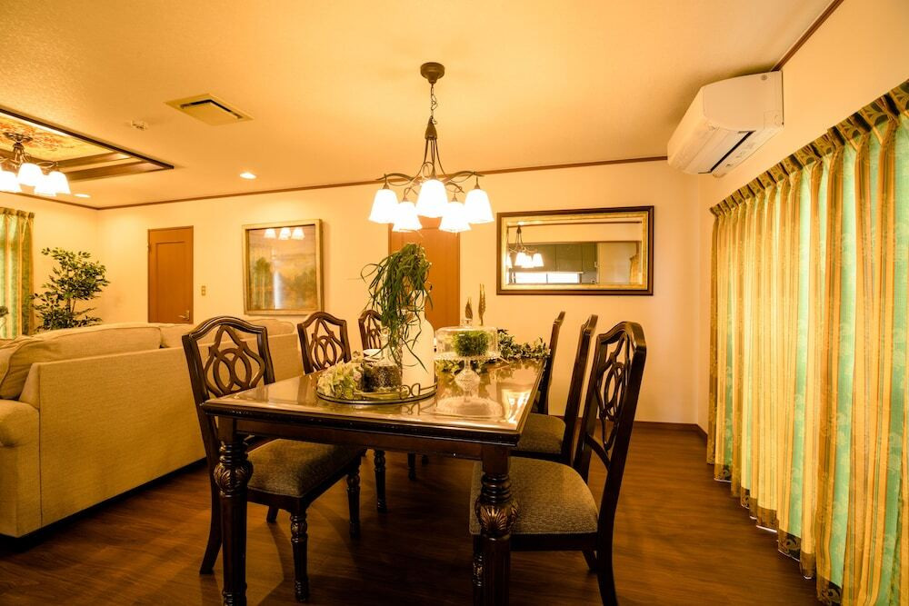 客室内のダイニングエリア