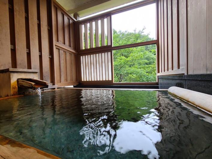 露天風呂や温泉付きの
お部屋でリラックス / 5