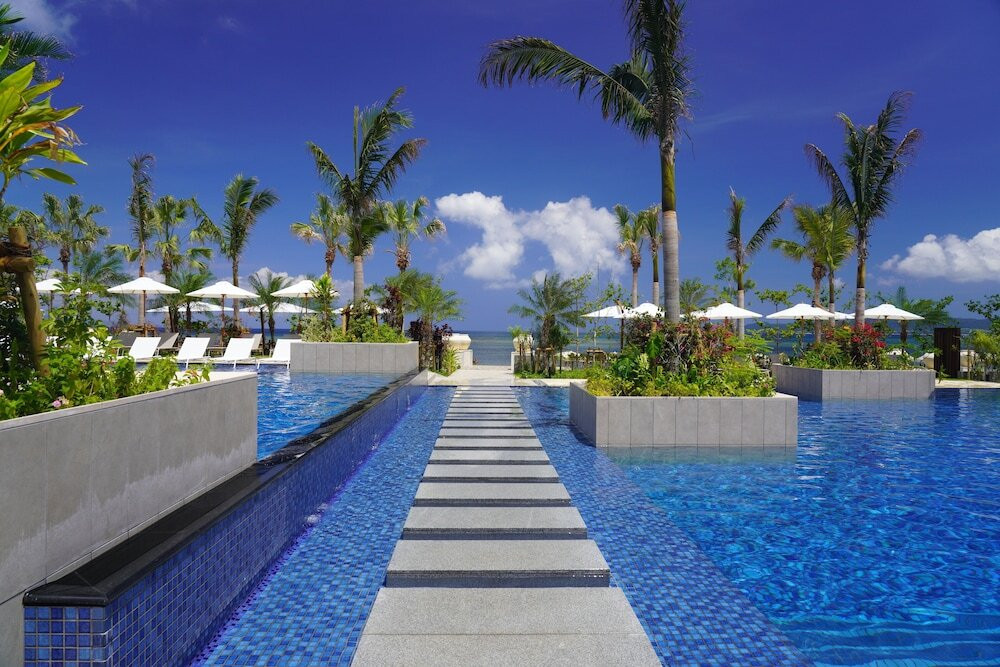 石垣島最大級のプールエリアはまさに絶景4055105