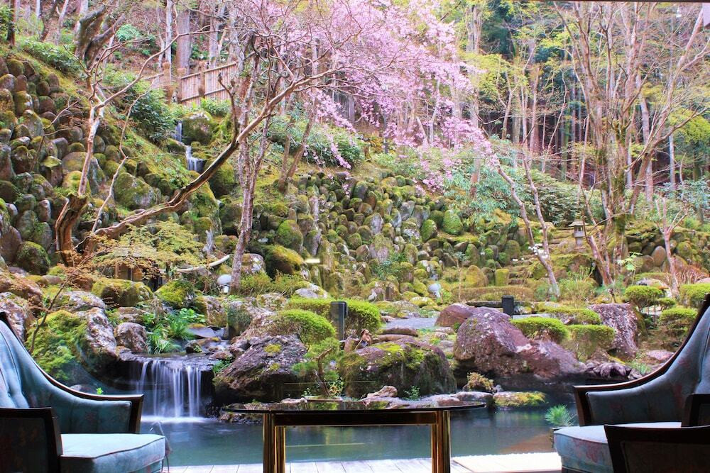 日本の四季を彩る大庭園が自慢の人気宿2317790