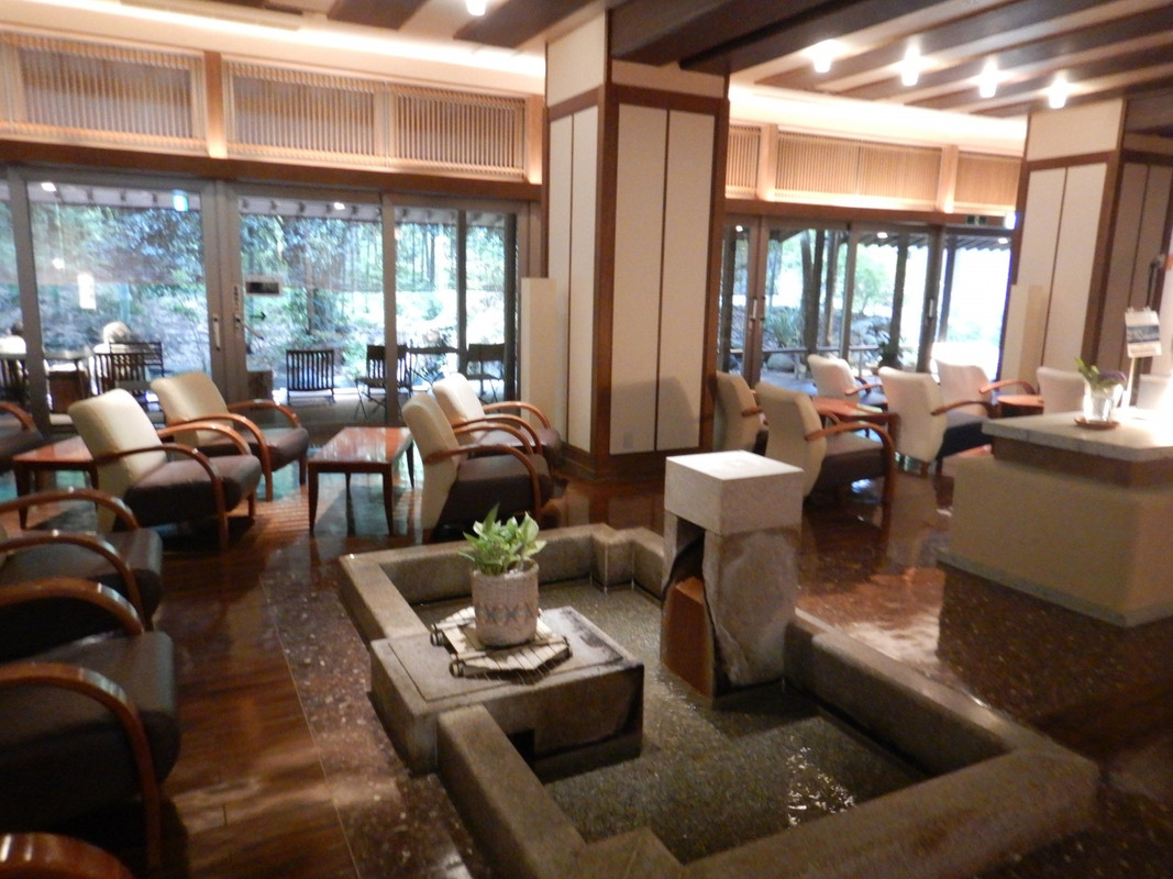 水のラウンジ。お風呂上りに寛げました