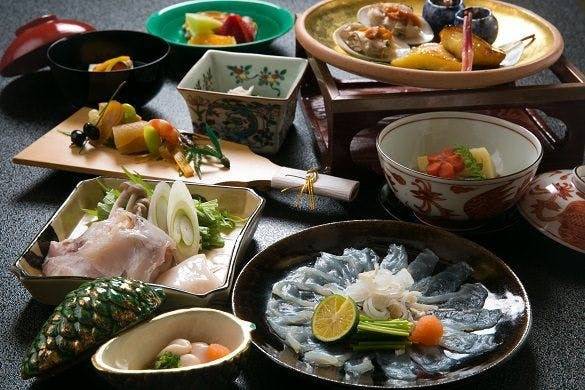 ゆったりリラックスして
お部屋でいただく懐石料理 / 5