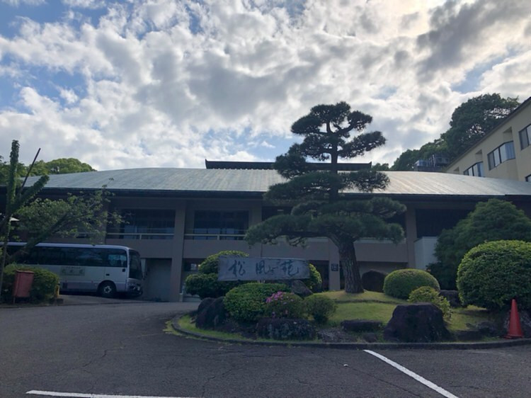 網代駅から連絡すれば、宿への無料送迎が18時まで利用可能 / 1