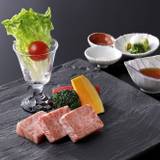 伊勢海老か鮑を選べる
豪華な懐石料理 / 3