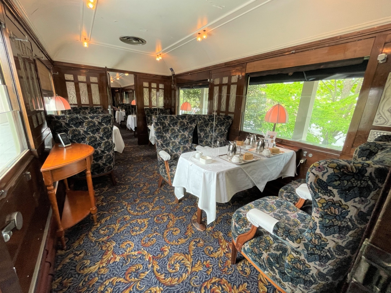 オリエント急行の豪華車両でティータイムを4250368