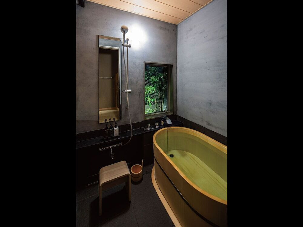 疲れた身体をゆったりとほぐせる檜風呂3449160