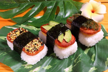 「てぃーだむーん」 料理 96148715 スパムむすび