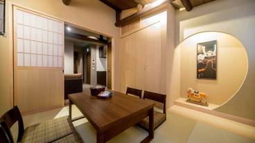 客室内のダイニングエリア / 38