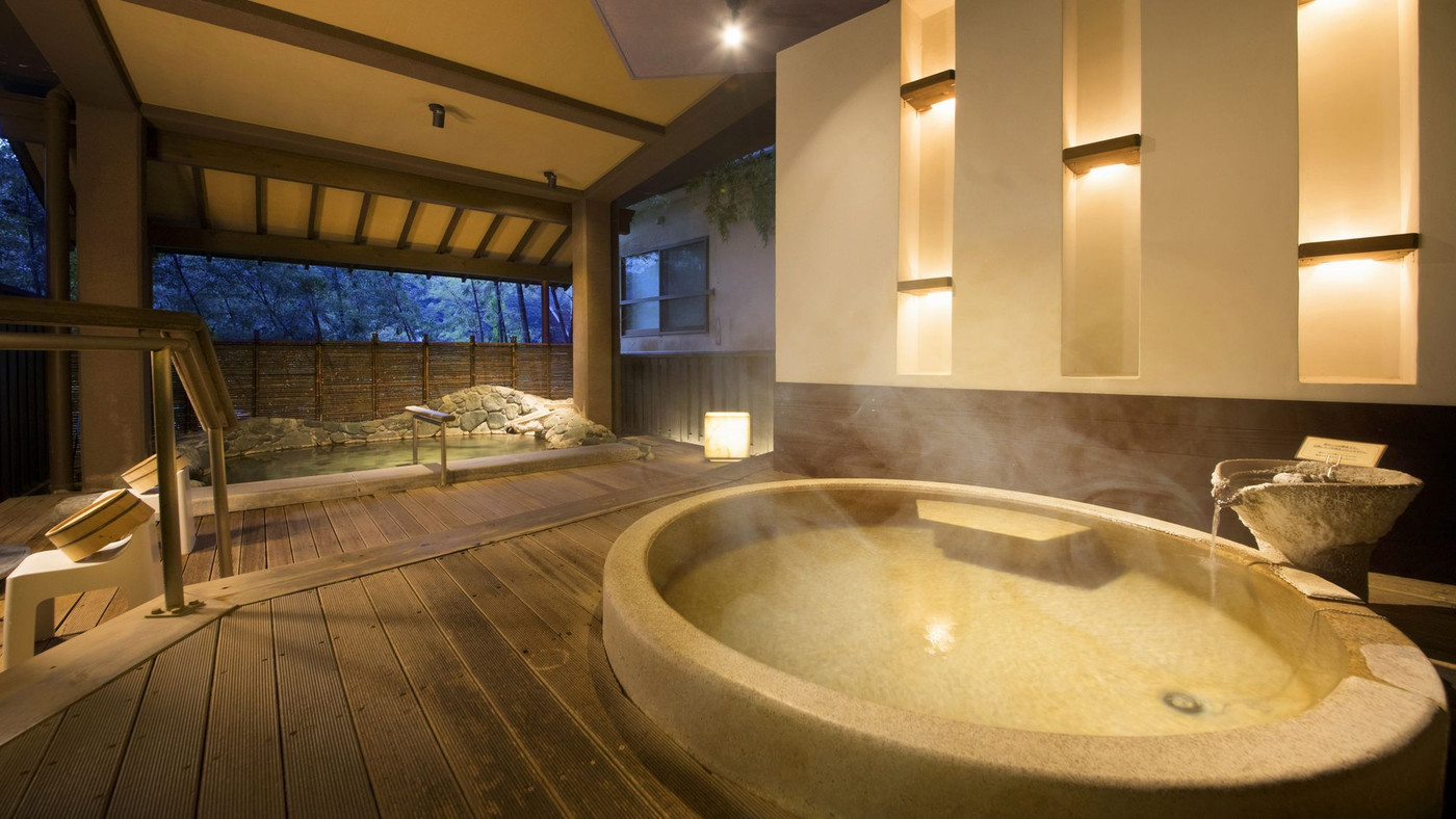 石風呂や檜、岩風呂など多彩な湯船で源泉かけ流しの温泉を4239718