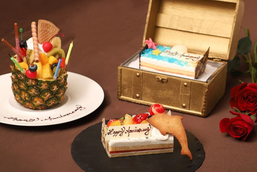 イルカから水しぶきのプレゼントも!?特典豊富クラブフロアで過ごす誕生日3493518
