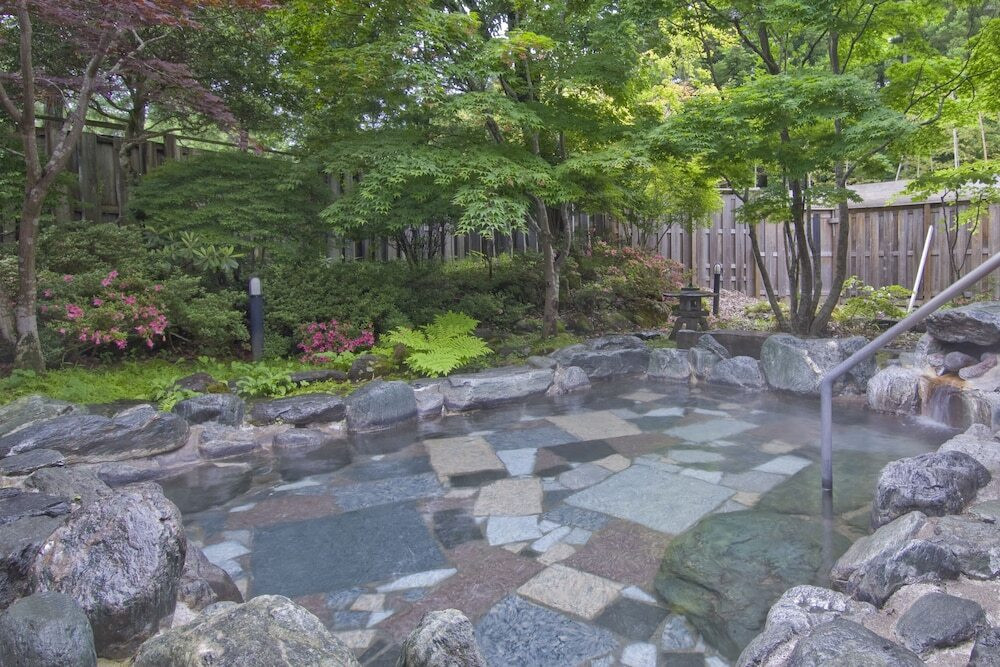 庭園温泉風呂で四季を感じる「奥の院　ほてる　とく川」4090765