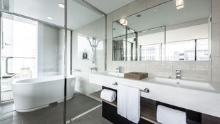 コーナーバルコニーダブルルーム 禁煙 (ラウンジアクセス付)