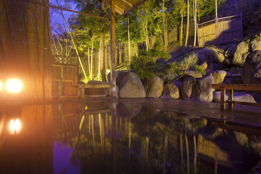 独創的な温泉に癒されるモダンな宿3847760