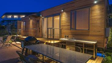 グランピング棟 食事スペース / 8