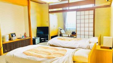 客室 / 25