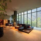 ホテルロビー② / 2