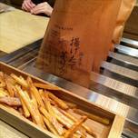 日本橋「芋屋金次郎」で揚げたての芋けんぴを食べましょ