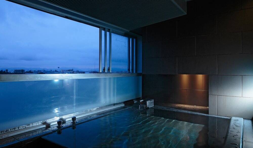 SUITEの温泉展望風呂 / 3