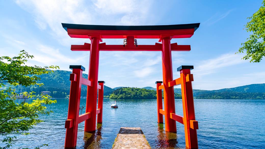 自宅から車で芦ノ湖へ
「箱根神社」にお参り / 1